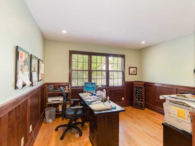 2607 Henthorn Road Columbus, OH 43221 - Photo 11 of 25