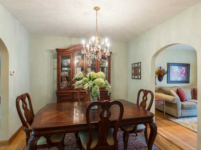 2607 Henthorn Road Columbus, OH 43221 - Photo 4 of 25