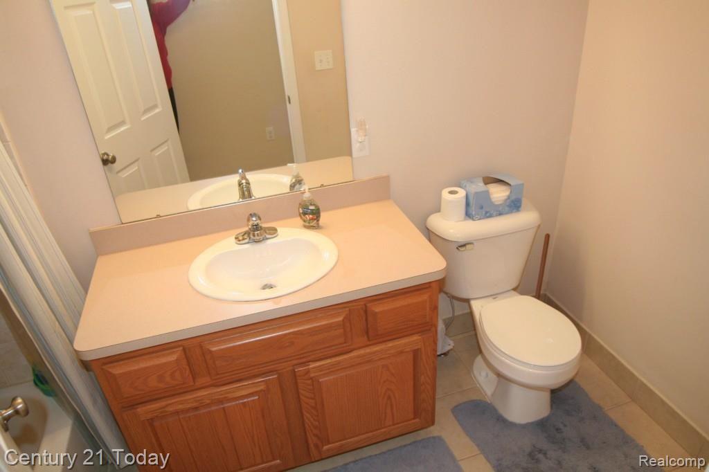 3669 Crooks Road Rochester, MI 48309 - Photo 24 of 36 MAIN FLOOR FULL BATHROOM