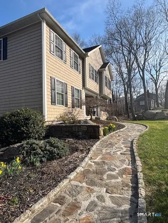 $2,300 | 1620 North Peters Lane, Stratford, CT 06614