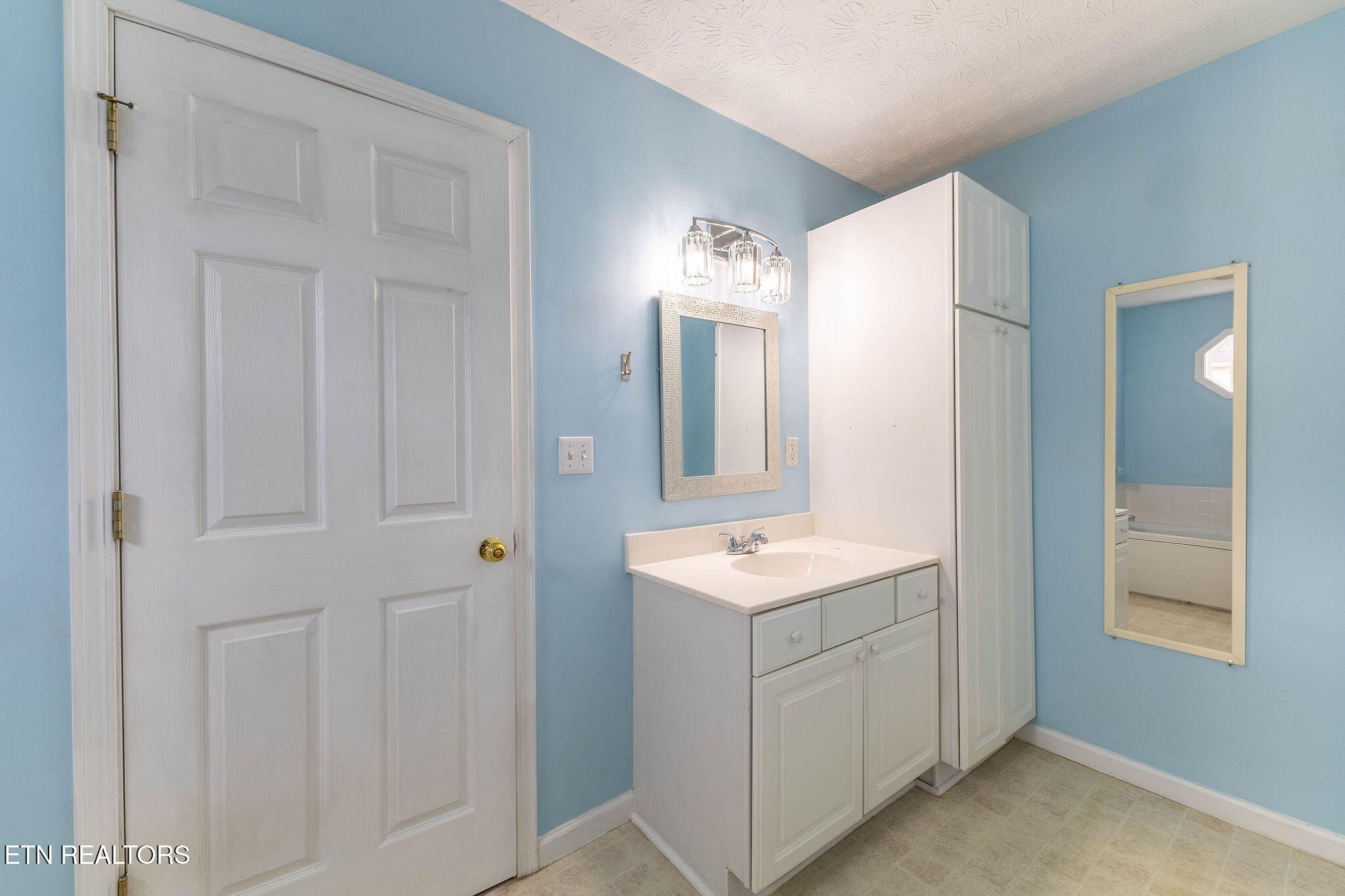 529 Pebble Creek Road Knoxville, TN 37918 - Photo 15 of 26 Bath