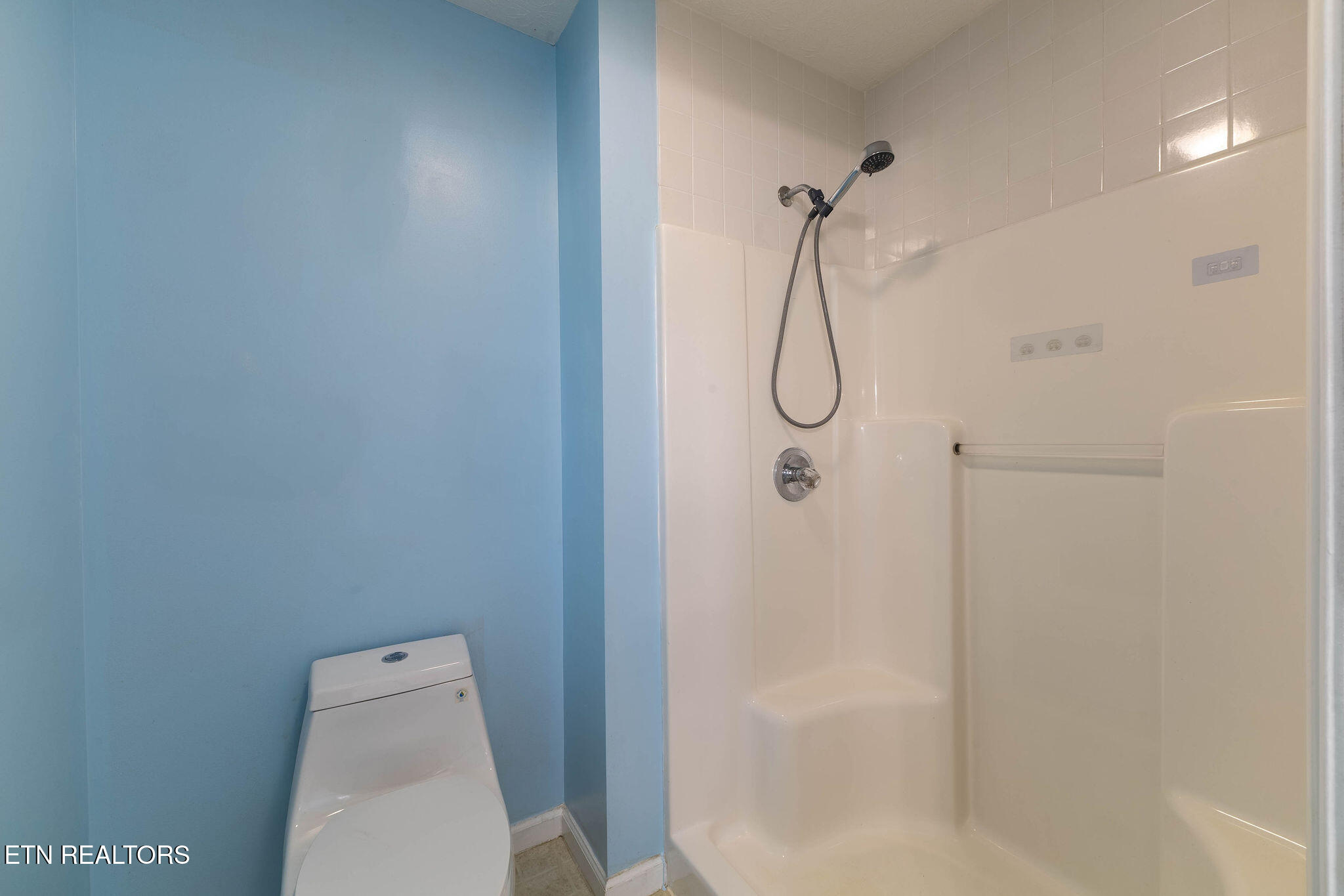 529 Pebble Creek Road Knoxville, TN 37918 - Photo 17 of 26 Bath