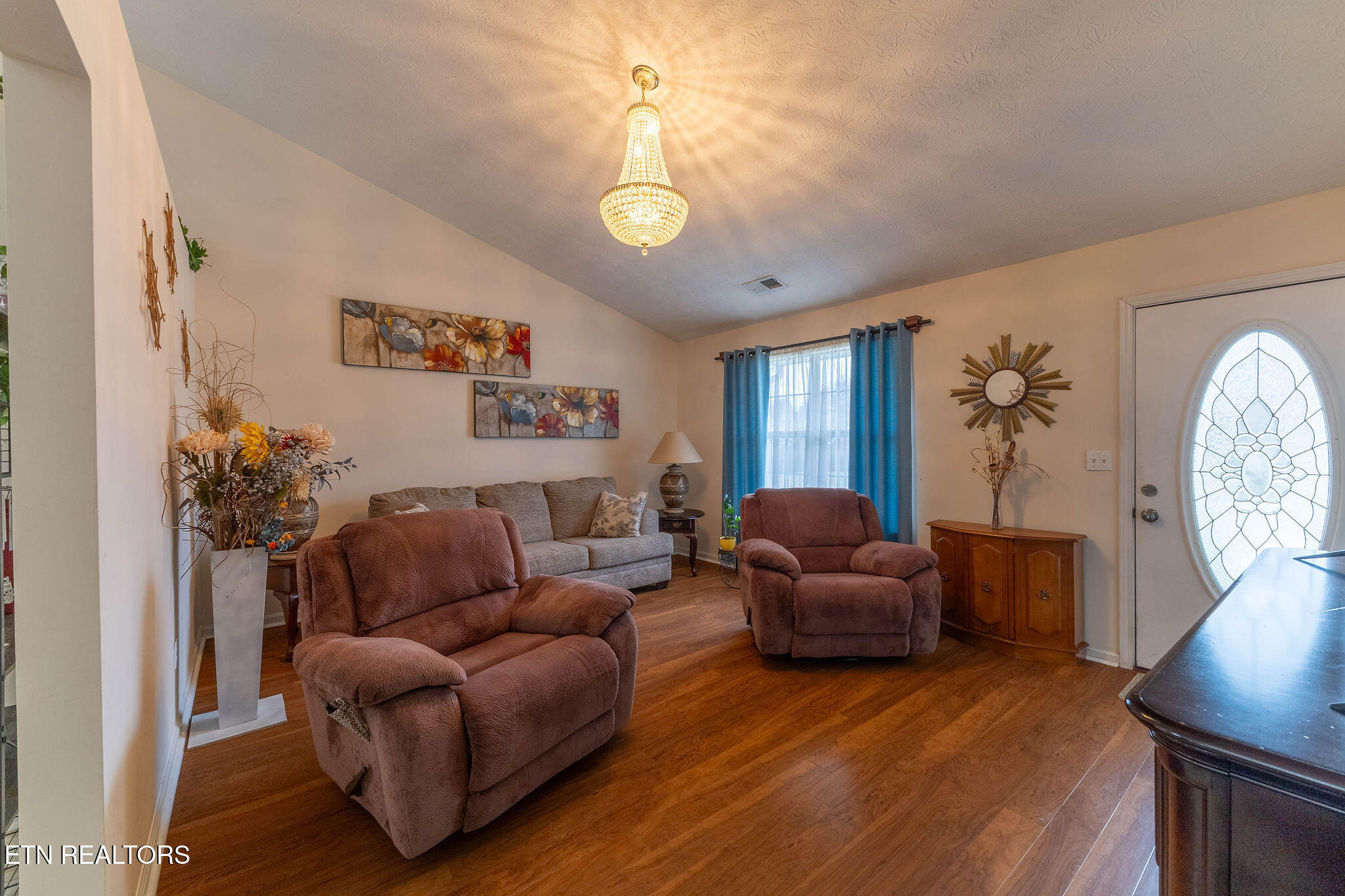 529 Pebble Creek Road Knoxville, TN 37918 - Photo 3 of 26 Living Room