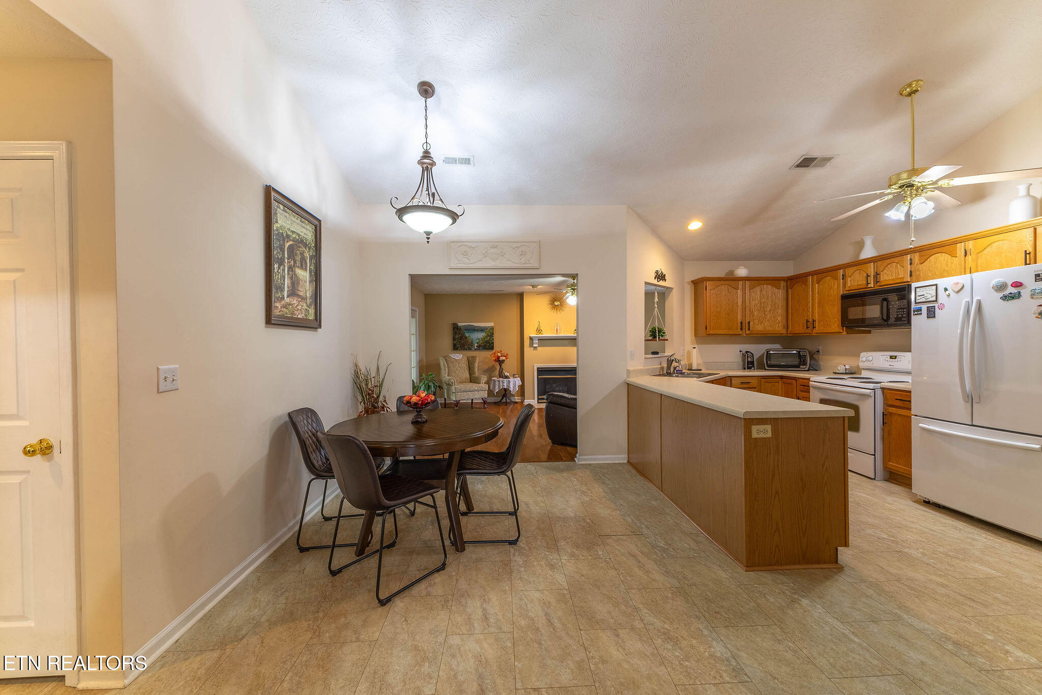 529 Pebble Creek Road Knoxville, TN 37918 - Photo 4 of 26 Kitchen/Dining Room