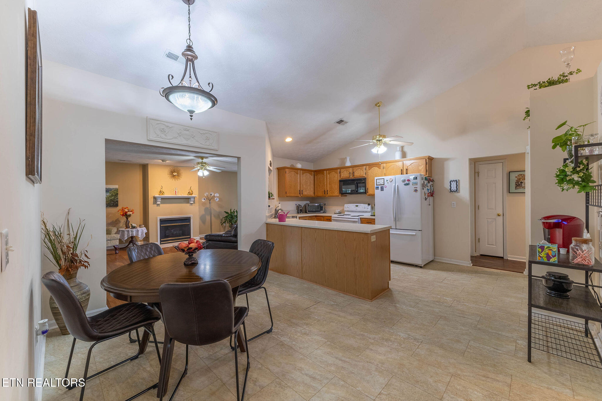 529 Pebble Creek Road Knoxville, TN 37918 - Photo 9 of 26 Kitchen/Dining