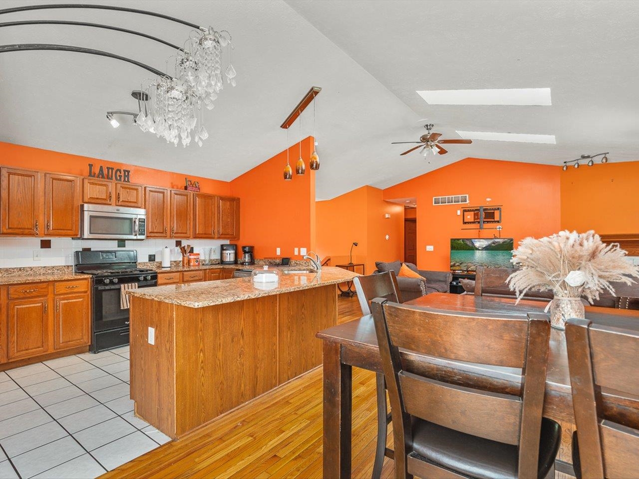 212 Rochester Road Northeast Poplar Grove, IL 61065 - Photo 12 of 39