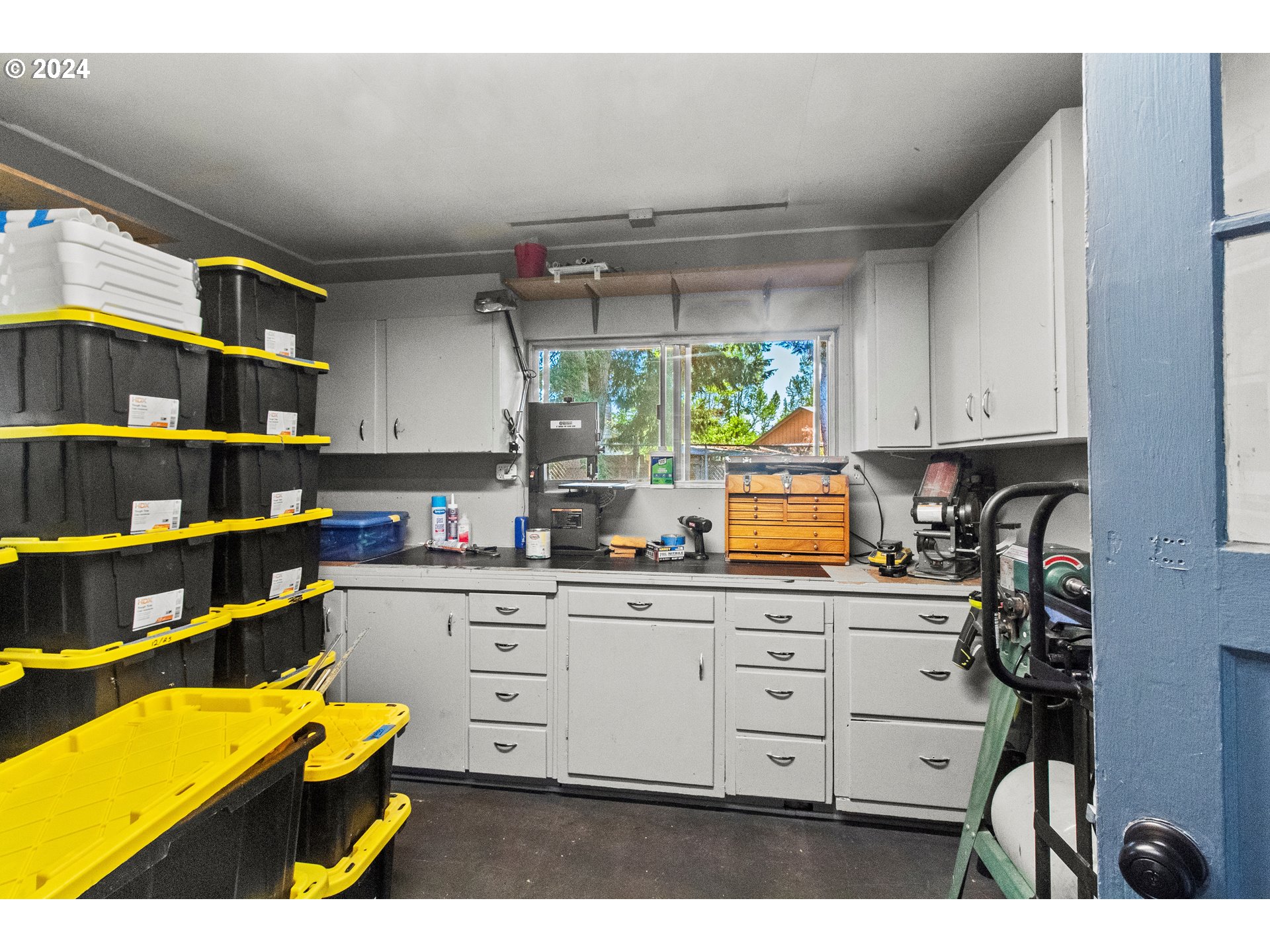 1400 Candlelight Drive, Unit 185 Eugene, OR 97402 - Photo 13 of 46 a kitchen with a cabinets and window