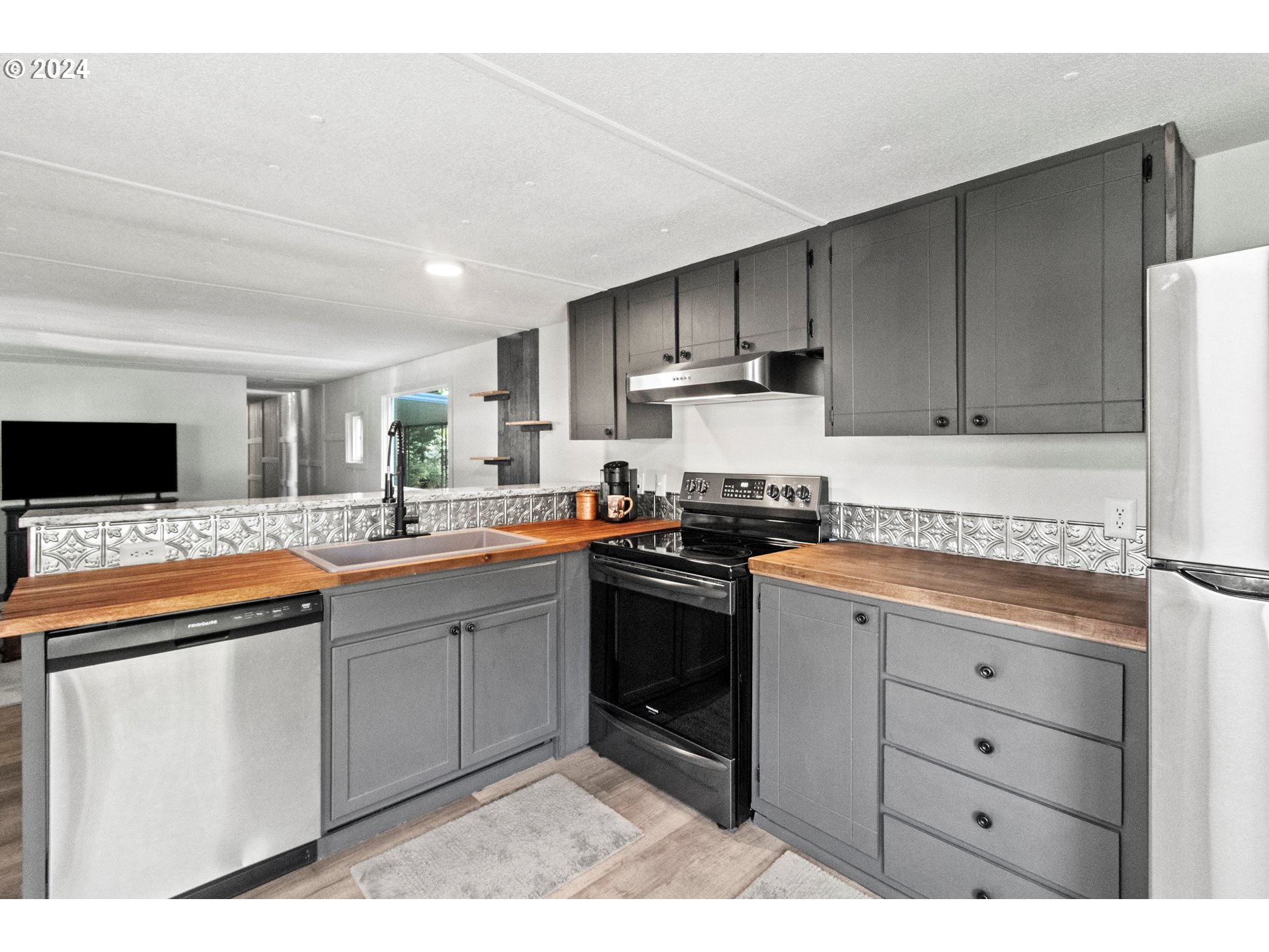 1400 Candlelight Drive, Unit 185 Eugene, OR 97402 - Photo 21 of 46 Kitchen