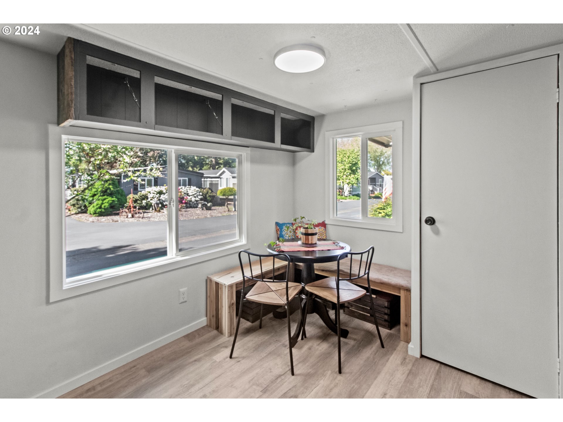 1400 Candlelight Drive, Unit 185 Eugene, OR 97402 - Photo 25 of 46 a workspace room with furniture and a window