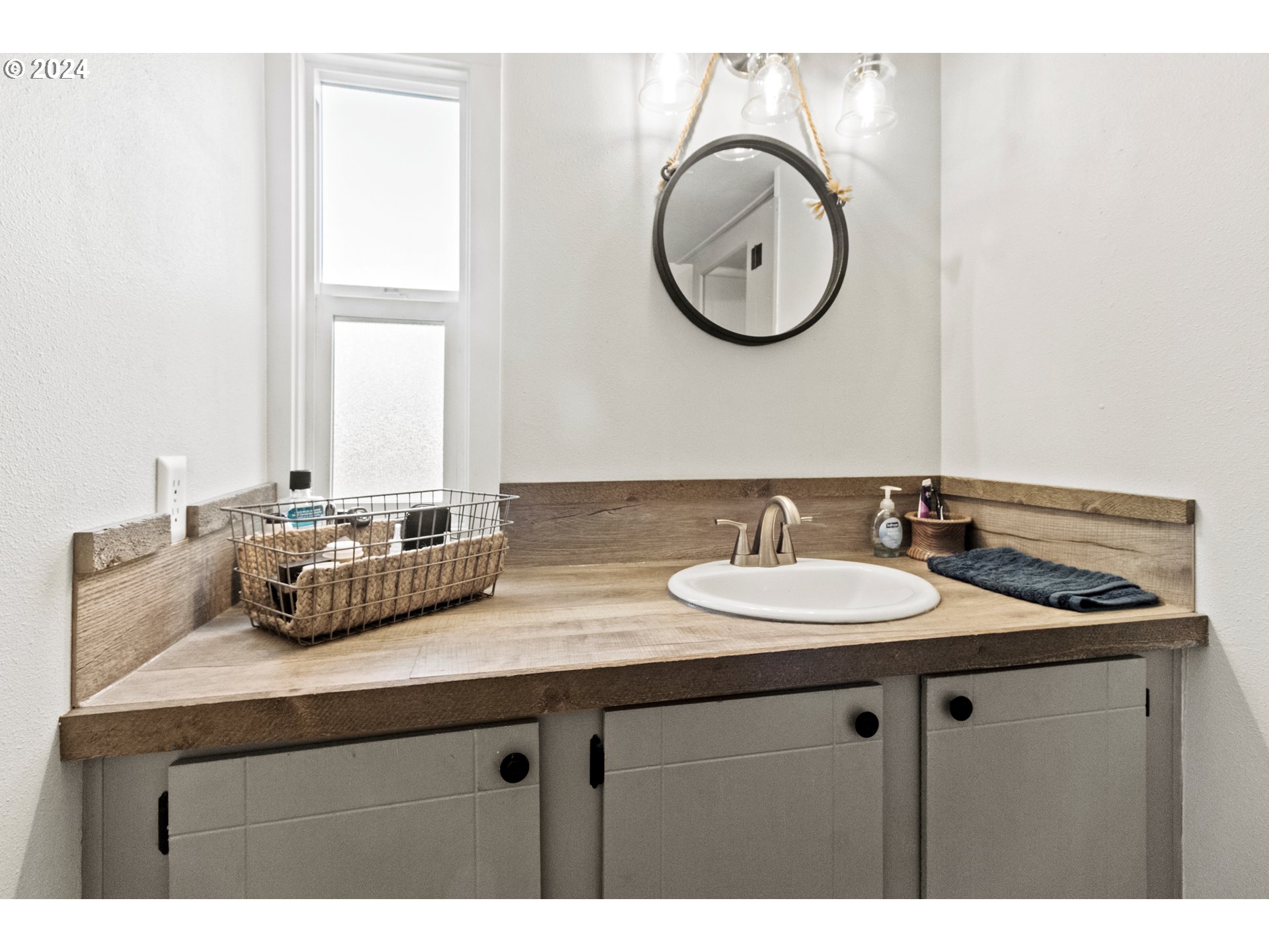 1400 Candlelight Drive, Unit 185 Eugene, OR 97402 - Photo 29 of 46 Bathroom