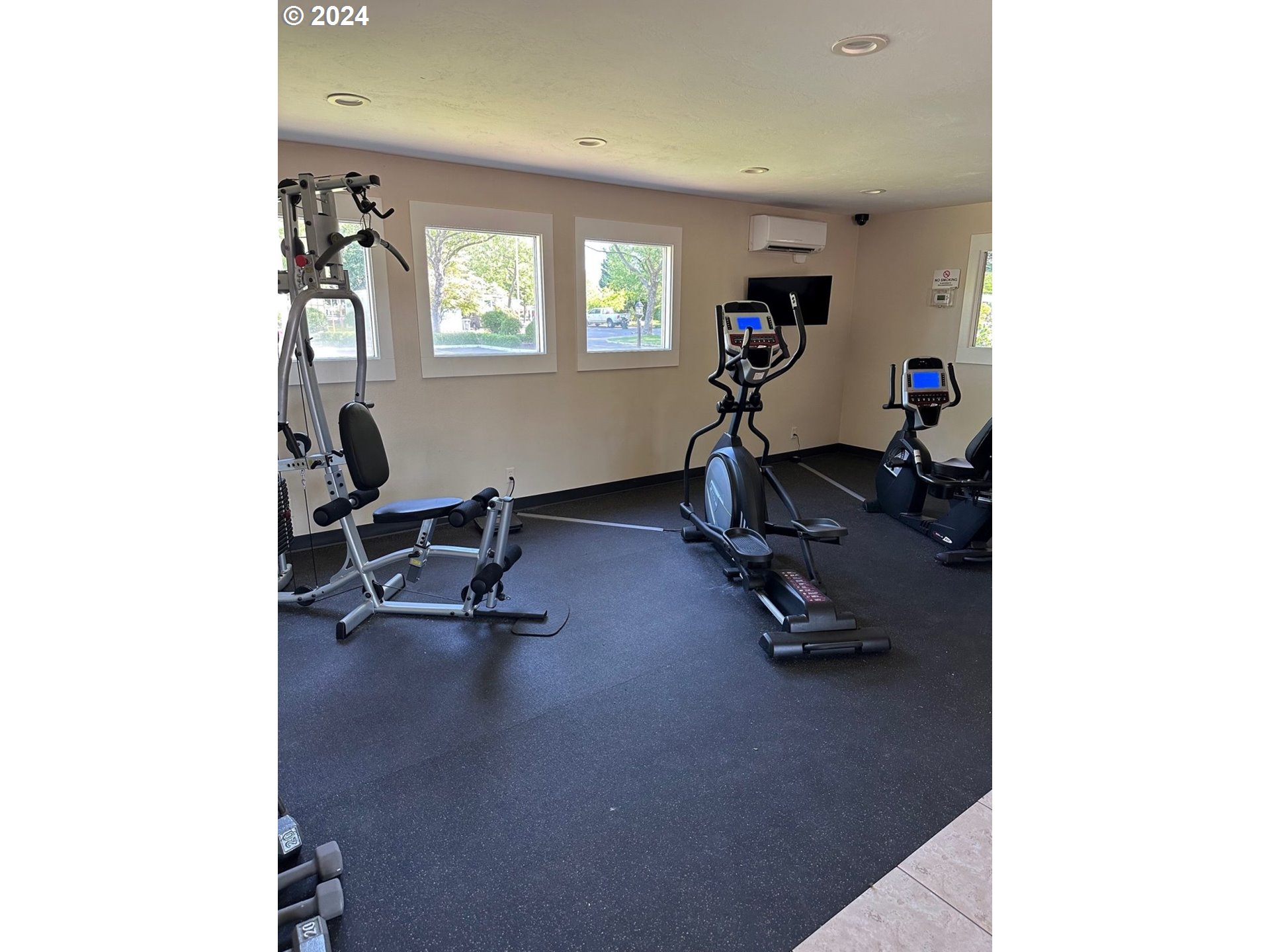 1400 Candlelight Drive, Unit 185 Eugene, OR 97402 - Photo 35 of 46 a view of a room with gym equipment