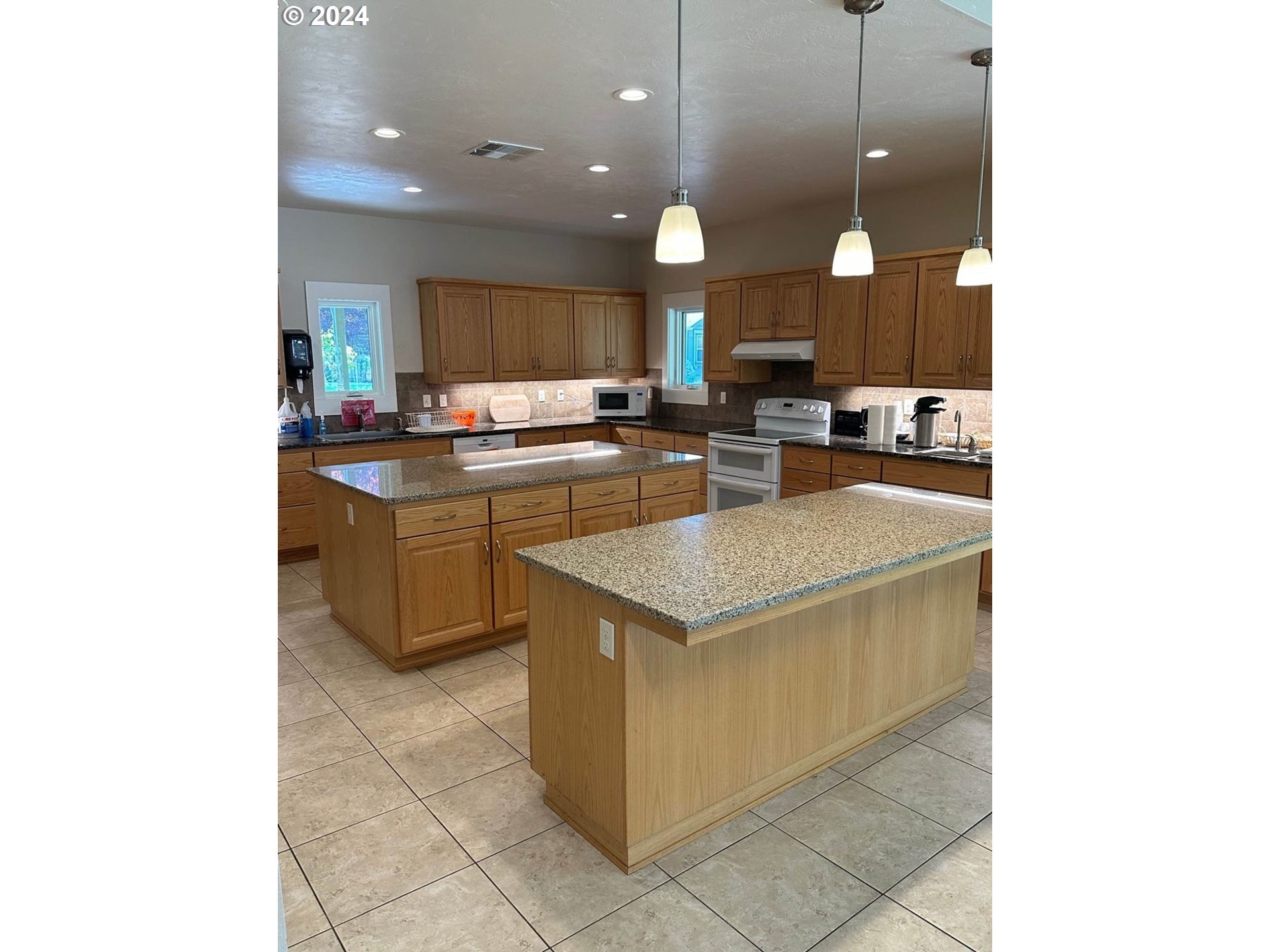 1400 Candlelight Drive, Unit 185 Eugene, OR 97402 - Photo 38 of 46 a kitchen with a sink a counter top space and appliances