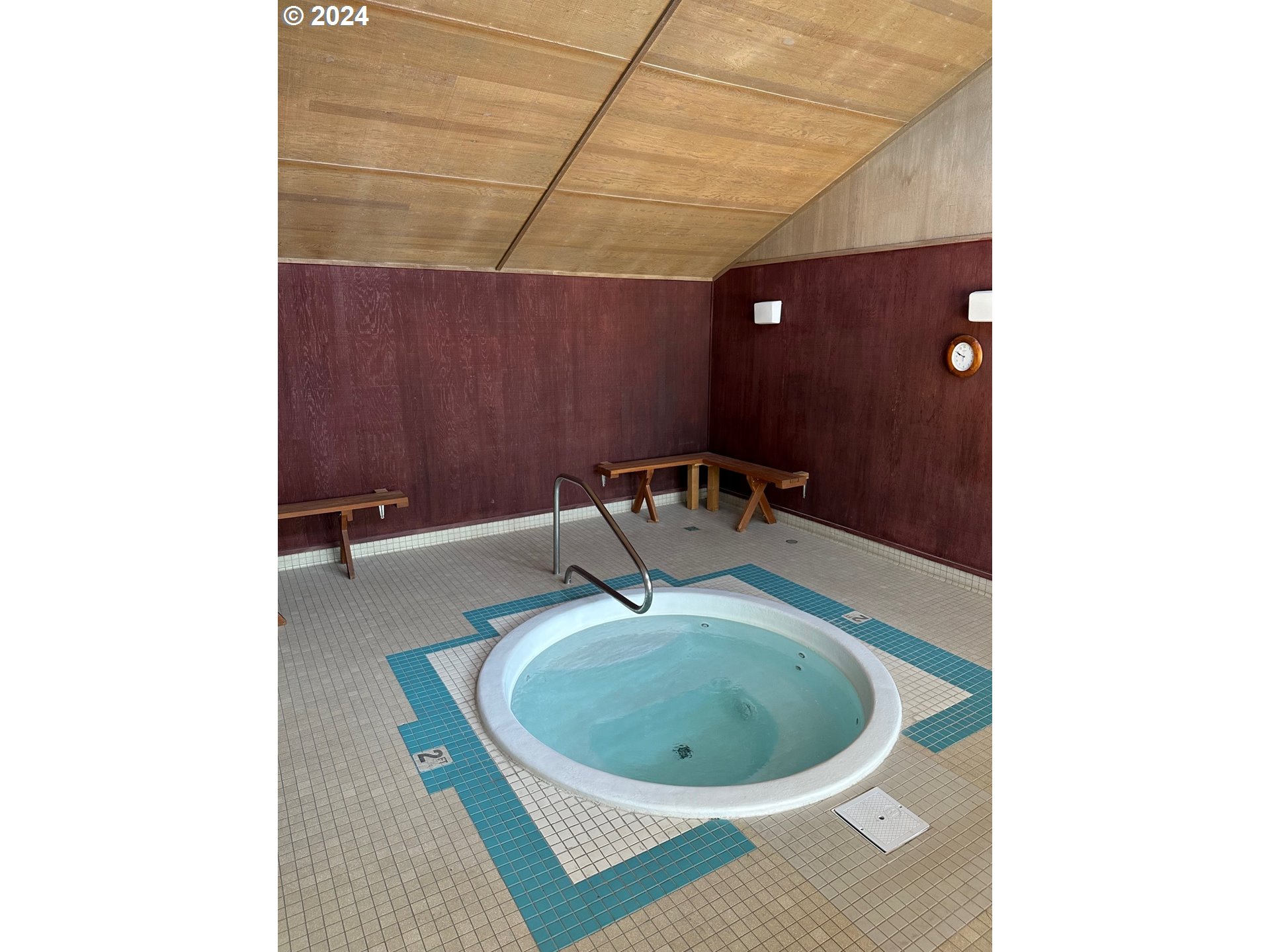 1400 Candlelight Drive, Unit 185 Eugene, OR 97402 - Photo 40 of 46 Hot Tub