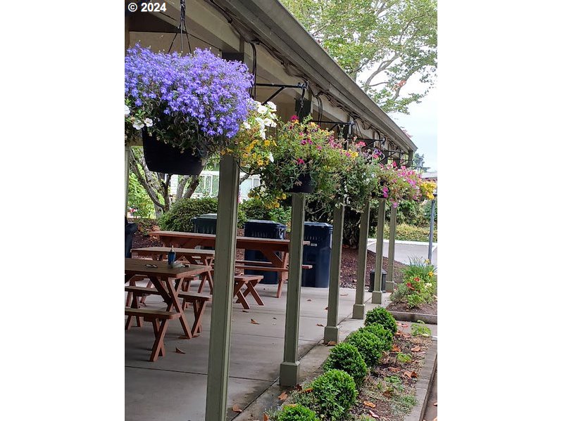 1400 Candlelight Drive, Unit 185 Eugene, OR 97402 - Photo 44 of 46 Community Arena