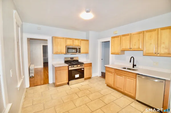 $1,950 | 994 Campbell Avenue, West Haven, CT 06516