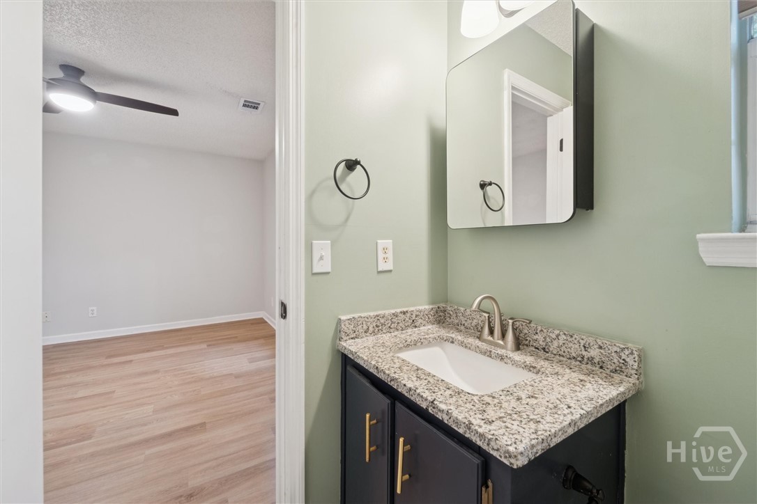 7206 Garfield Street Savannah, GA 31406 - Photo 20 of 30 Primary suite bath with combo shower/tub and granite countertop 2