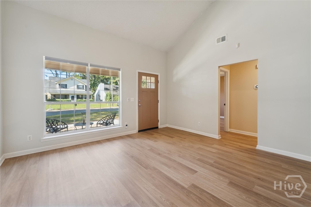 7206 Garfield Street Savannah, GA 31406 - Photo 6 of 29 Living room