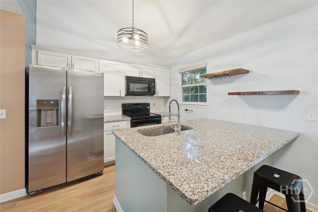 7206 Garfield Street Savannah, GA 31406 - Photo 10 of 29 Kitchen with granite and stainless appliances