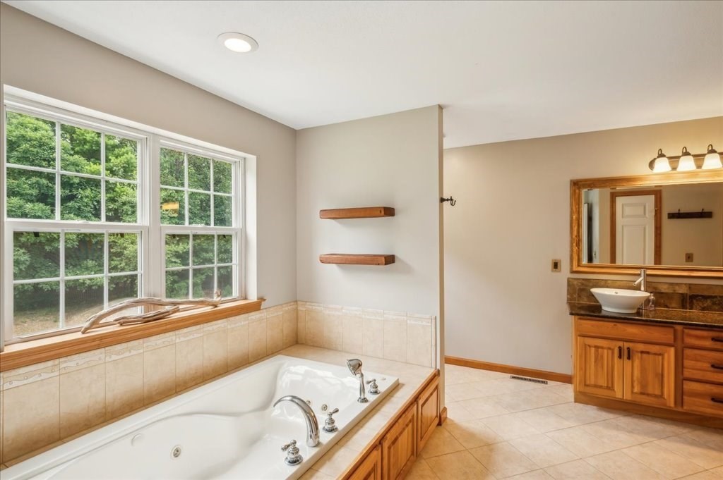 77 Cheryl Circle Belchertown, MA 01007 - Photo 30 of 40