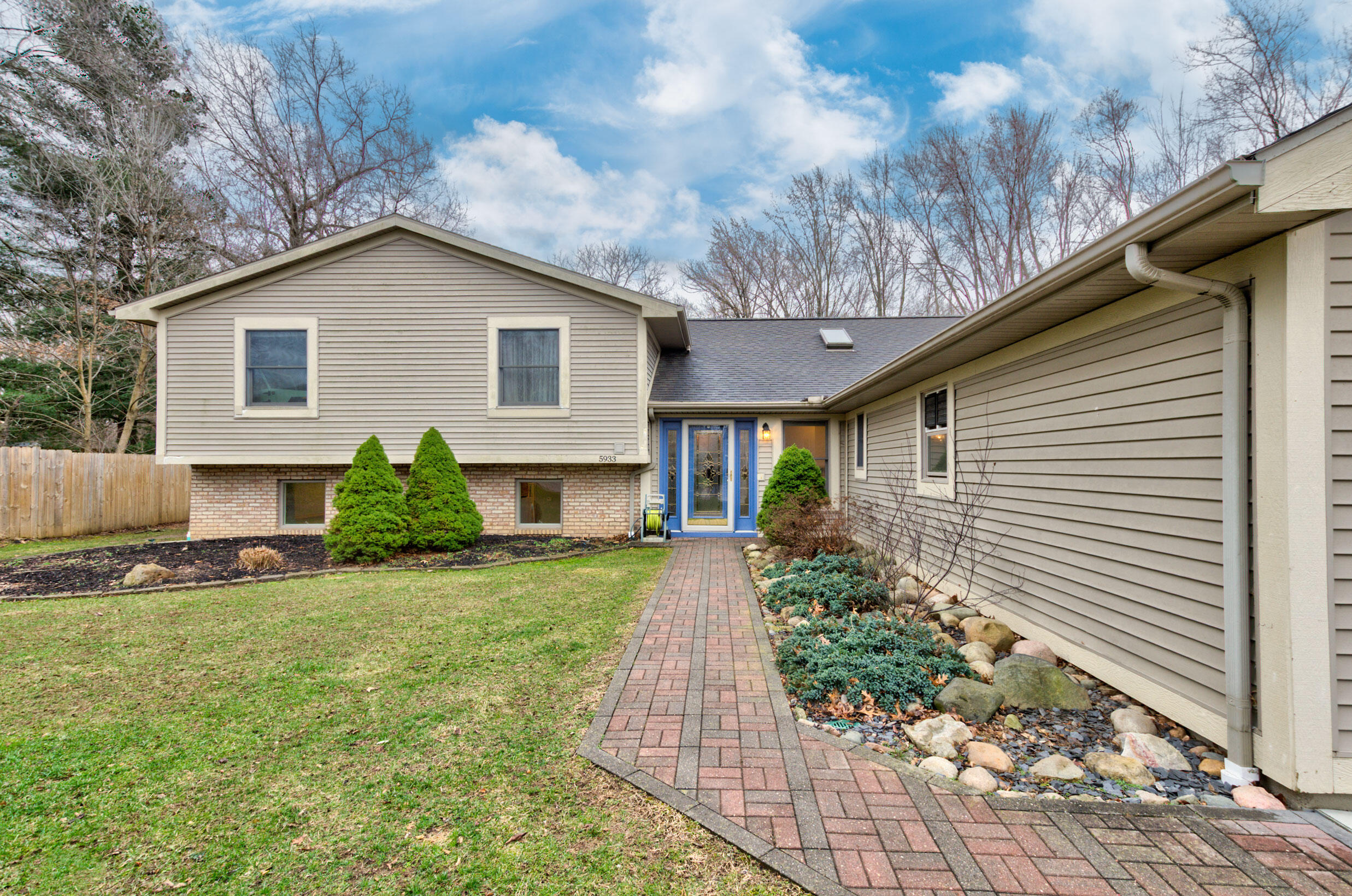 5933 Salabelle Street Jackson, MI 49201 - Photo 4 of 61 4