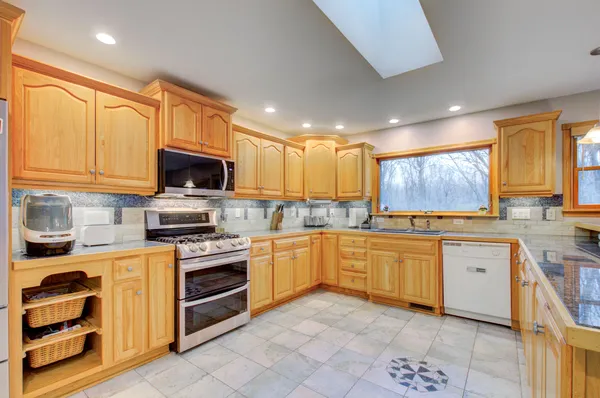$395,000 | 5933 Salabelle Street, Jackson, MI 49201