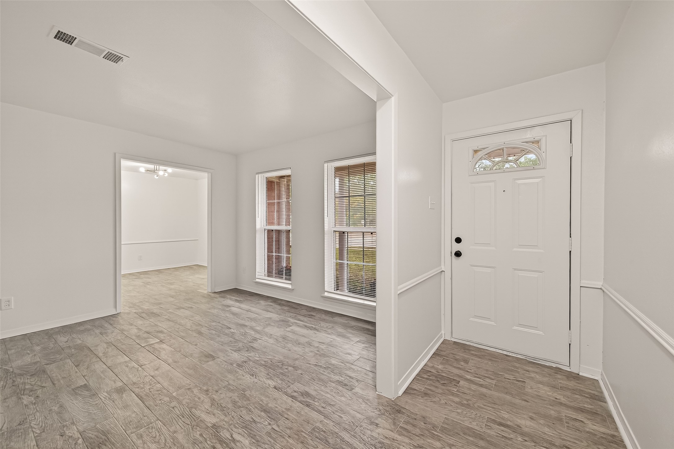 5615 Beechnut Street Houston, TX 77096 - Photo 7 of 50