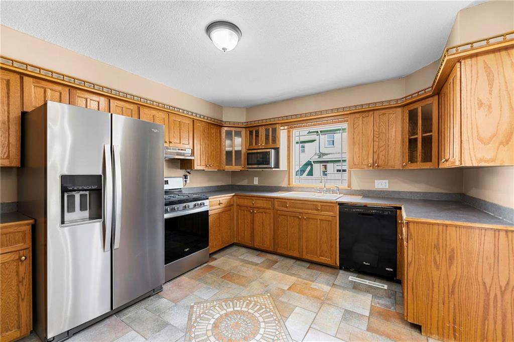 2106 Rhode Island Street Lawrence, KS 66046 - Photo 15 of 42