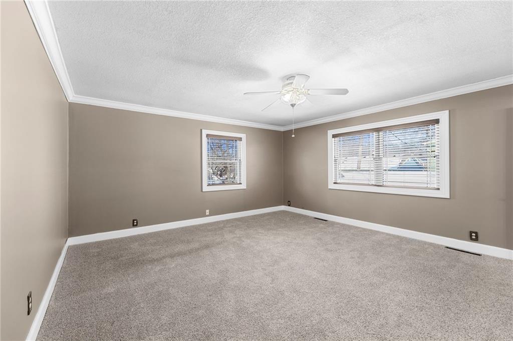 2106 Rhode Island Street Lawrence, KS 66046 - Photo 16 of 42