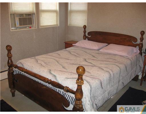 122 Winthrop Road Edison, NJ 08817 - Photo 5 of 14 a bedroom with a bed and a window