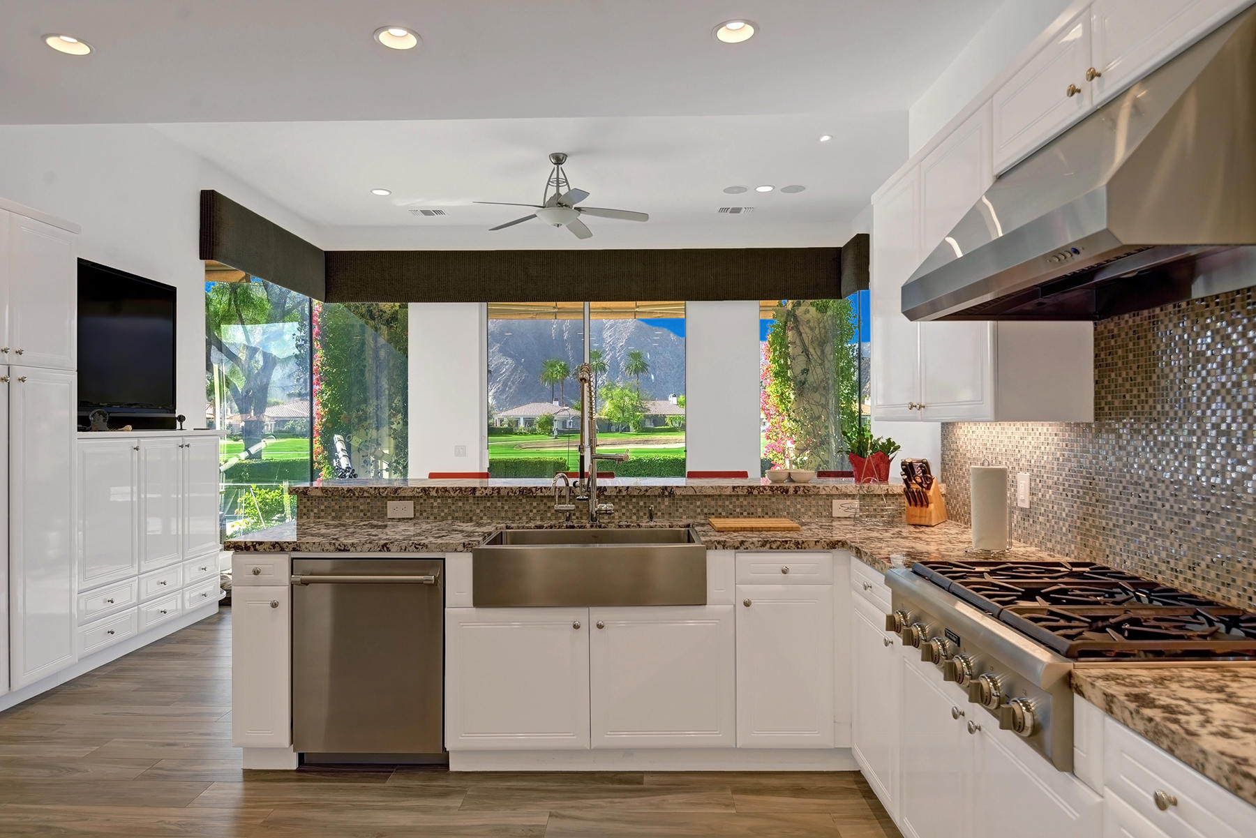 79593 Pomo La Quinta, CA 92253 - Photo 21 of 39 KITCHEN