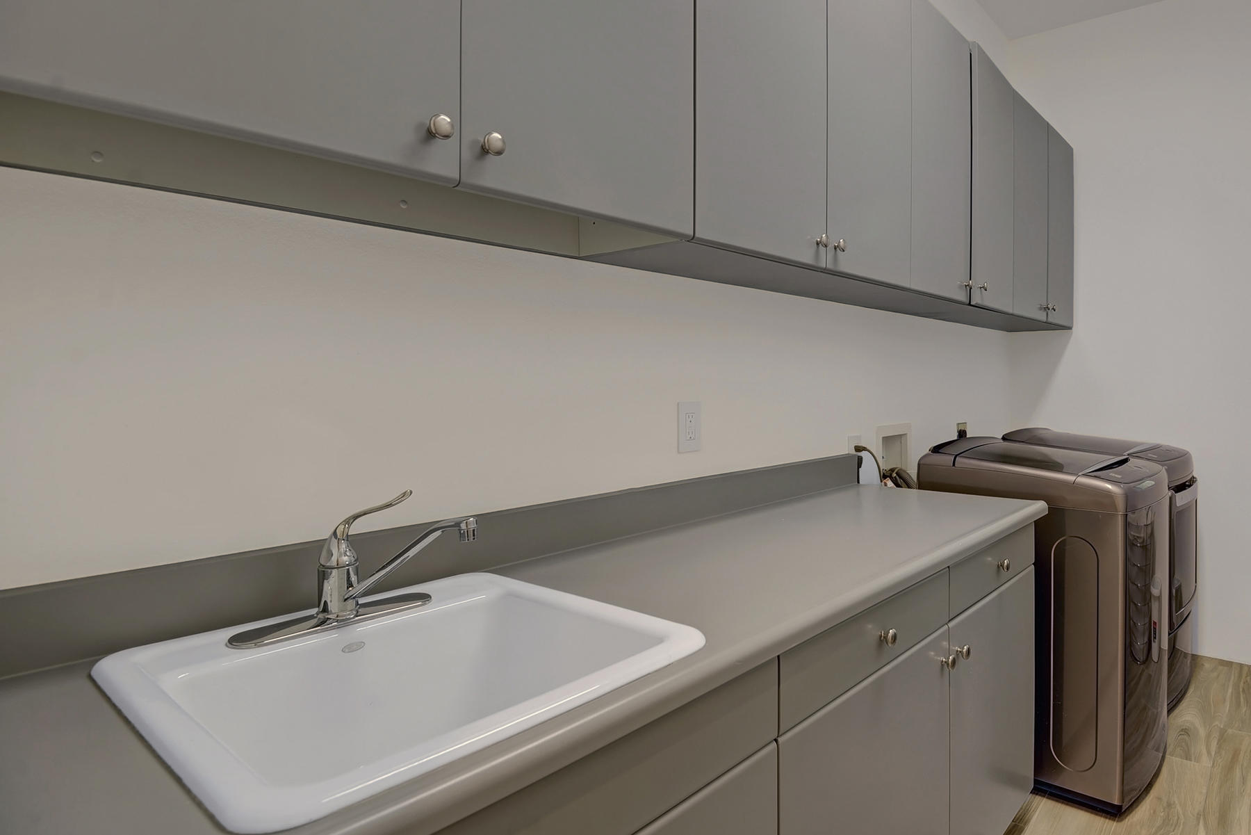 79593 Pomo La Quinta, CA 92253 - Photo 38 of 39 LAUNDRY ROOM