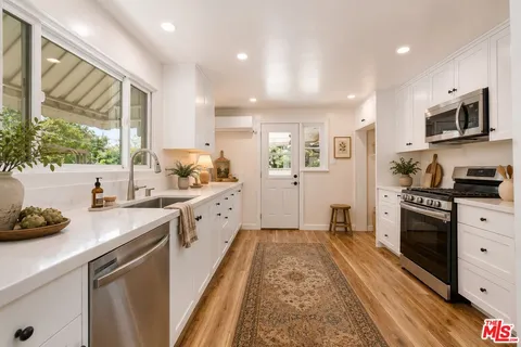 $1,249,000 | 343 North Fairview Street, Burbank, CA 91505