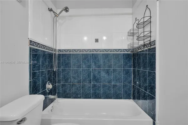 $382,000 | 5550 Lakewood Circle South, Unit H, Margate, FL 33063