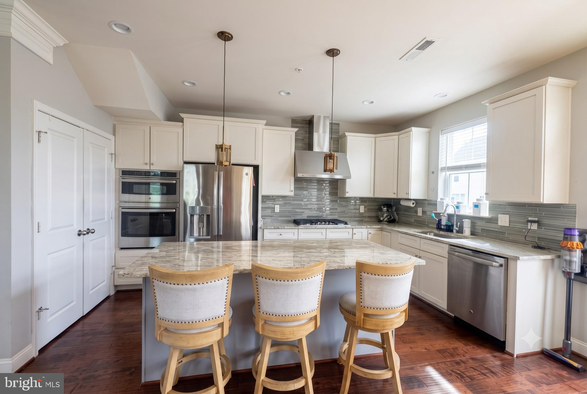 22494 Newcut Road Clarksburg, MD 20871 - Photo 10 of 26 Gourmet Kitchen