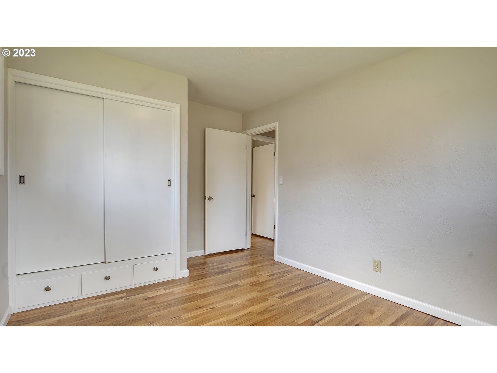 163 Northwest Reed Lane Dallas, OR 97338 - Photo 25 of 30 a picture of a room