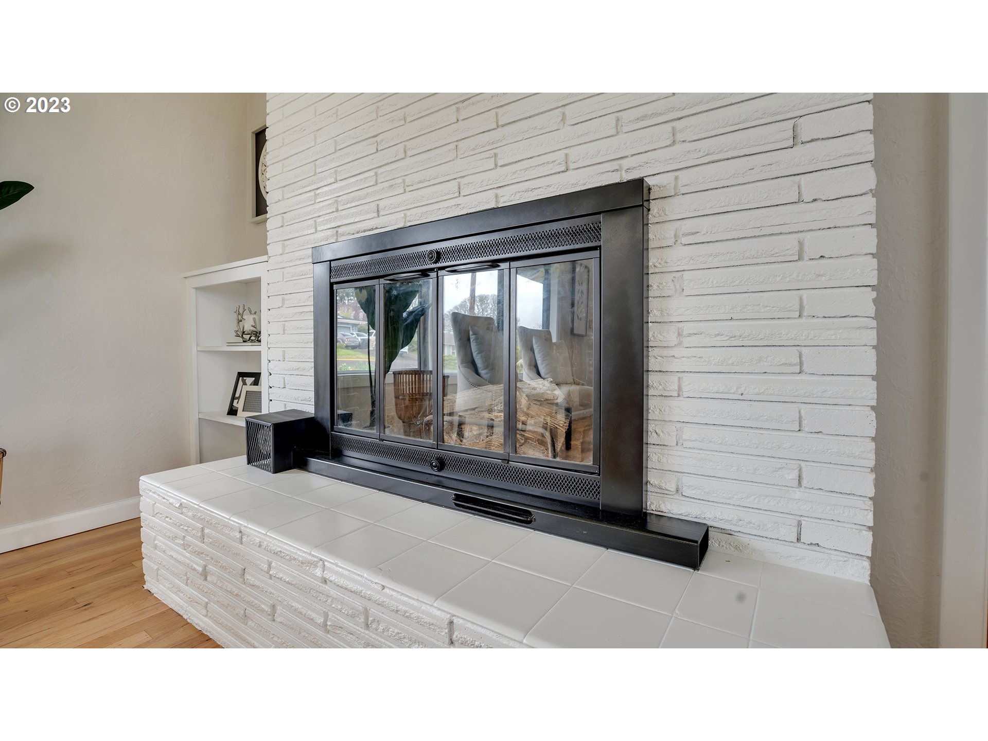 163 Northwest Reed Lane Dallas, OR 97338 - Photo 10 of 30 a black and white photo of a living room