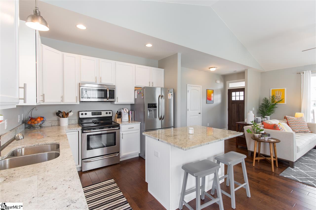 318 Stallion Road Greenville, SC 29617 - Photo 4 of 21 Gallery Image 4