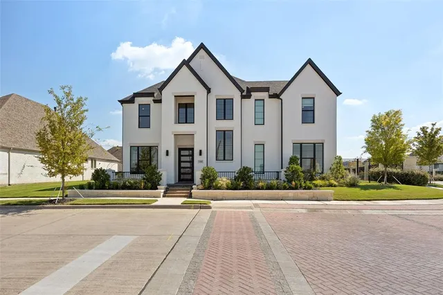 a view of a house with a yard and plants