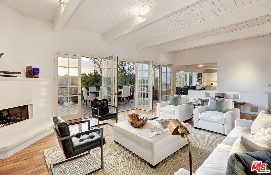 1993 Stradella Road Los Angeles, CA 90077 - Photo 4 of 22