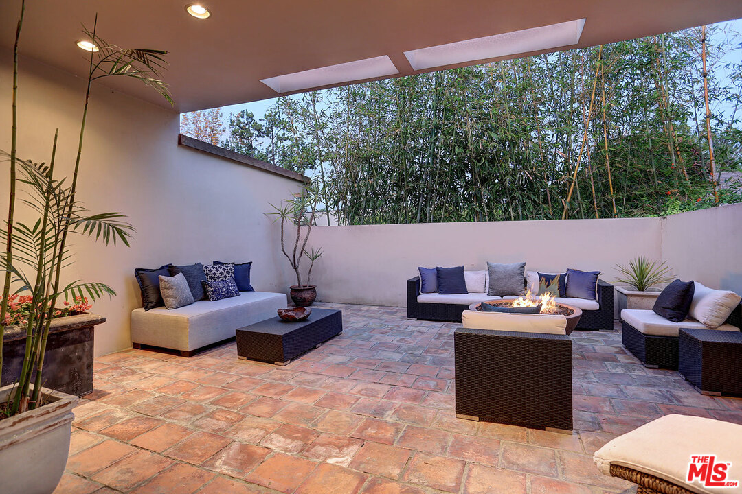 1993 Stradella Road Los Angeles, CA 90077 - Photo 6 of 22