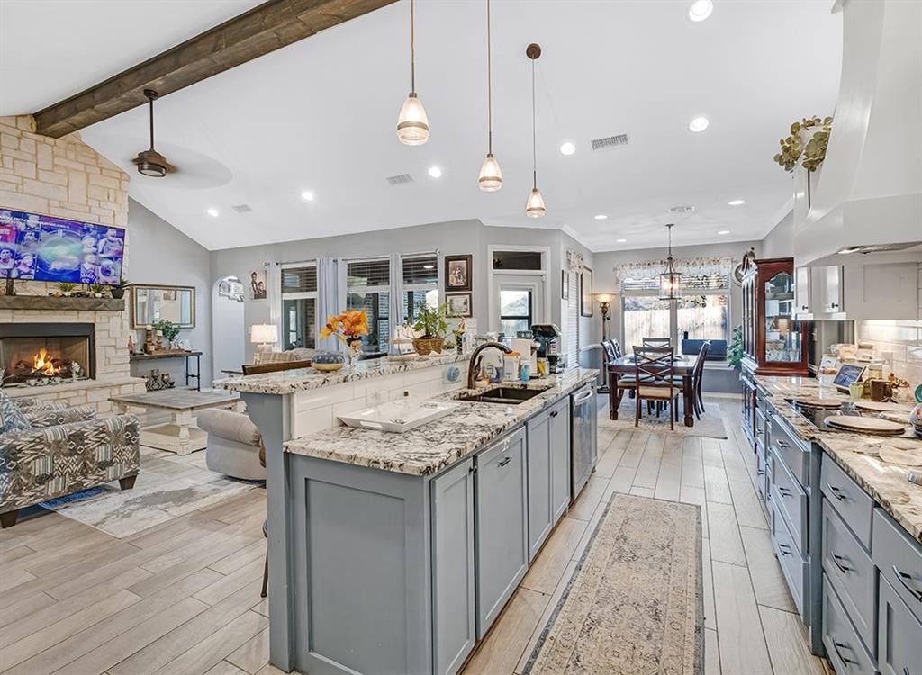 523 Mitchell Ryan Wake Village, TX 75501 - Photo 19 of 37 a kitchen with lots of counter top space