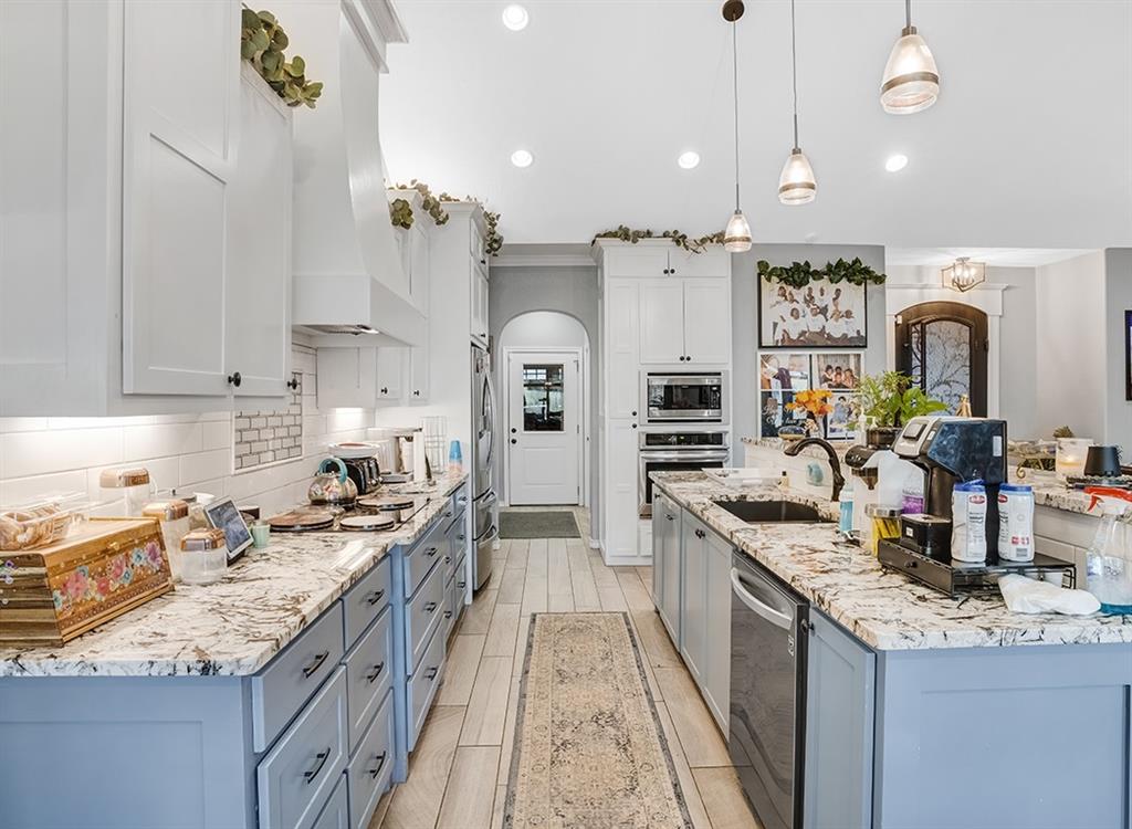 523 Mitchell Ryan Wake Village, TX 75501 - Photo 3 of 37 a large kitchen with granite countertop a lot of counter space