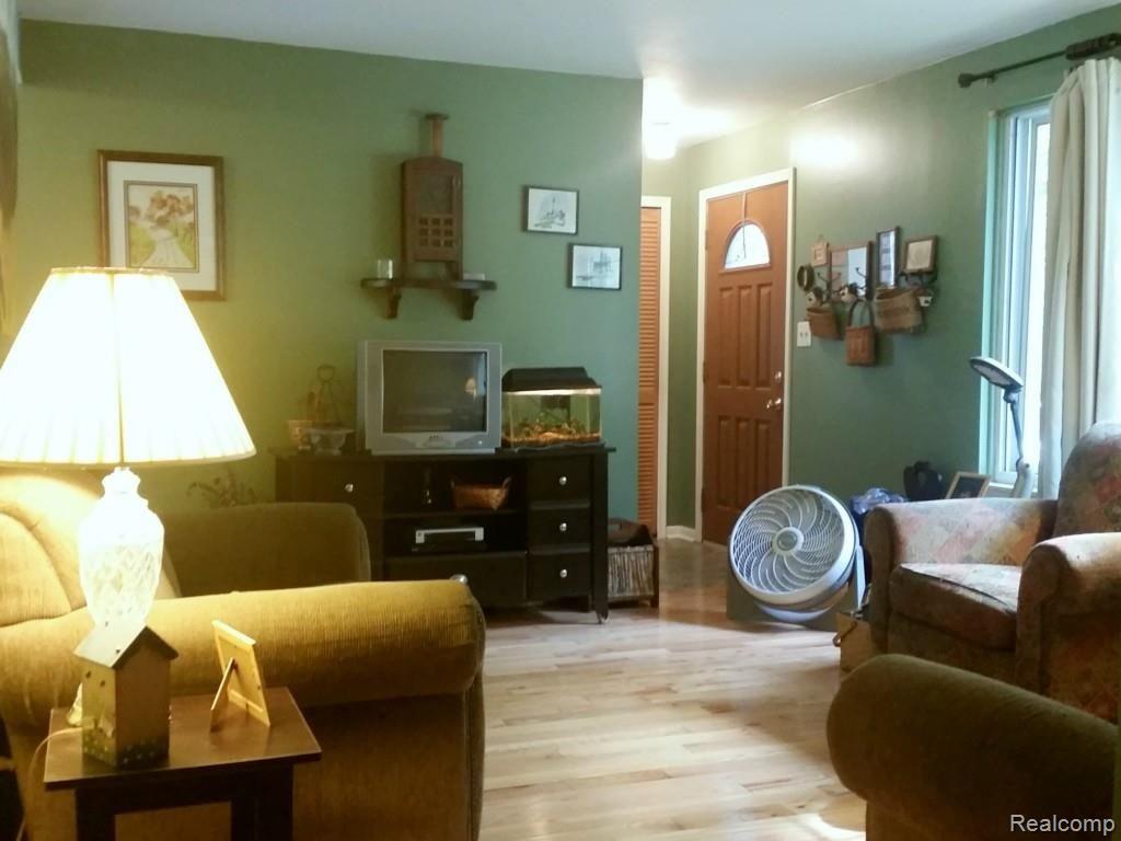 2415 Keith Road West Bloomfield, MI 48324 - Photo 9 of 32