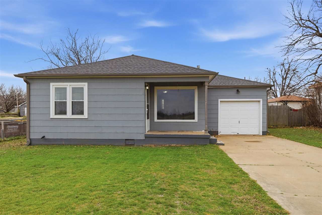 1106 Locust Street Perry, OK 73077 - Photo 1 of 33 Gallery Image 1