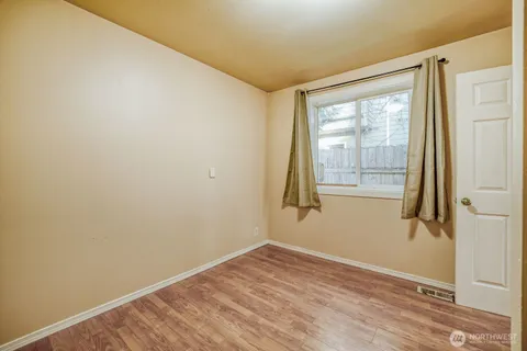 $500,000 | 24006 26th Avenue South, Des Moines, WA 98198