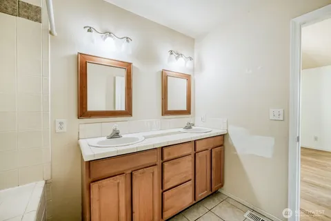 $500,000 | 24006 26th Avenue South, Des Moines, WA 98198