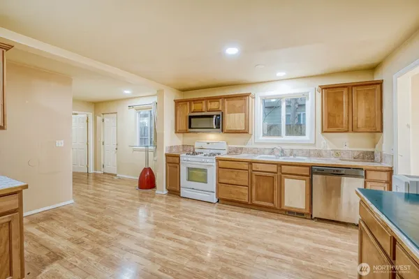 $500,000 | 24006 26th Avenue South, Des Moines, WA 98198