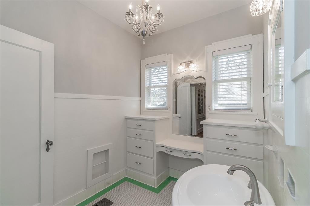 2311 Warner Road Fort Worth, TX 76110 - Photo 20 of 37