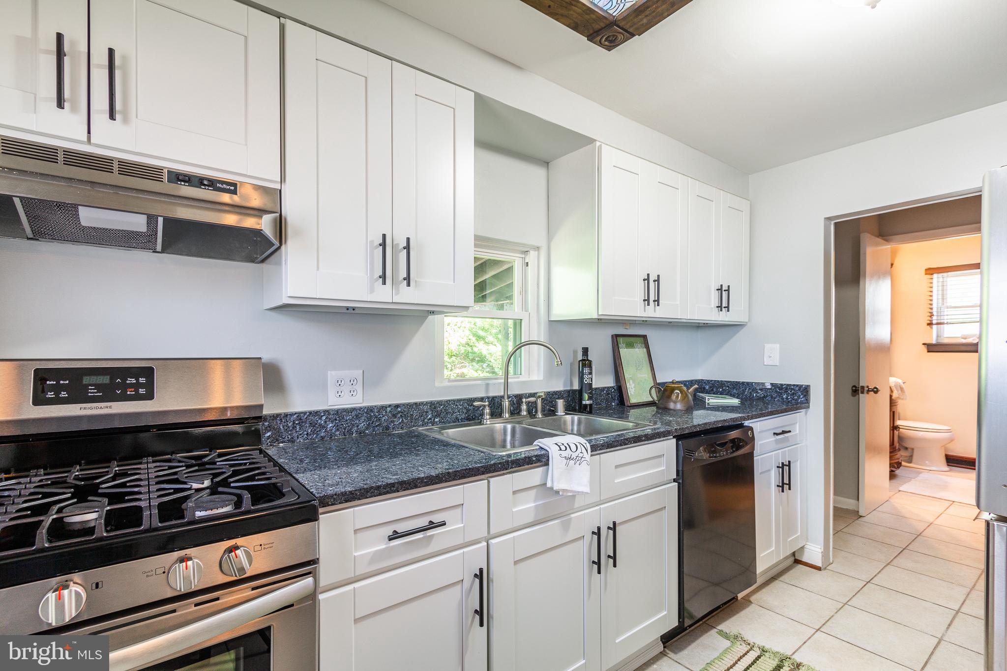 515 North Point Road Baltimore, MD 21224 - Photo 10 of 34 Gallery Image 10