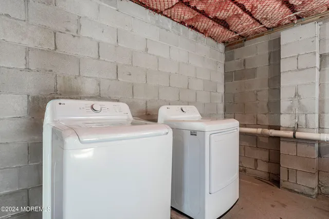 a view of a back yard of the house